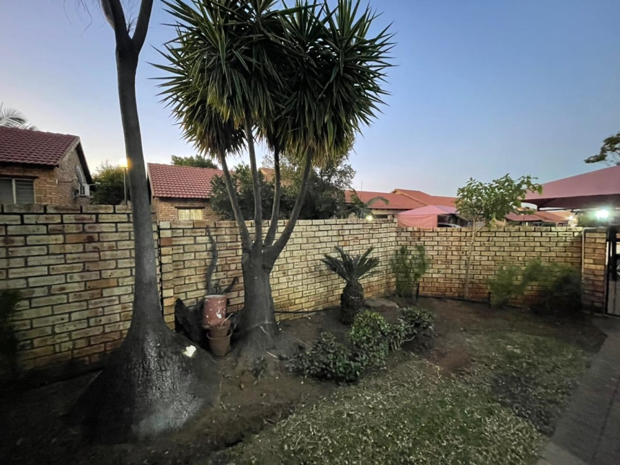 To Let  Bedroom Property for Rent in Cashan North West